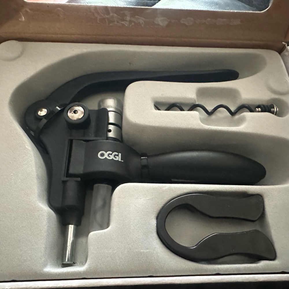 OGGI Wine Bottle Opener - new in box